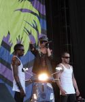 Filename=lady-gaga-025.jpg
Filesize=33KiB
Dimensions=600x450
Date added=May 10, 2009 lady-gaga-025.jpg