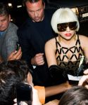 Filename=gaga_282429.jpg
Filesize=173KiB
Dimensions=1024x682
Date added=Nov 28, 2012 gaga_282429.jpg