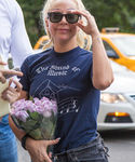 Filename=gaga2_28129.jpg
Filesize=1135KiB
Dimensions=2000x3000
Date added=Jul 27, 2015 gaga2_28129.jpg